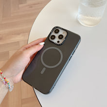 Cargar imagen en el visor de la galería, Funda Traslucida con MagSafe para Iphone