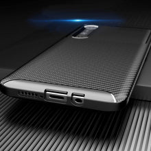 Cargar imagen en el visor de la galería, Funda Rugged Carbon Fibra Flexible Para Huawei Moto E20 / E30 / E40
