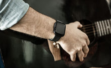Cargar imagen en el visor de la galería, Funda Apple Watch 44mm Raptic Edge Mecanizado Con Aluminio