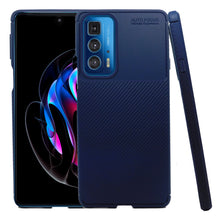 Cargar imagen en el visor de la galería, Funda Rugged Carbon Fibra Flexible Para Moto Edge 20