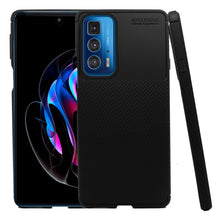 Cargar imagen en el visor de la galería, Funda Rugged Carbon Fibra Flexible Para Moto Edge 20