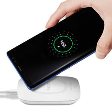 Cargar imagen en el visor de la galería, Spigen Cargador Inalámbrico Essential® F301w