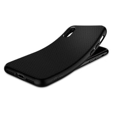 Cargar imagen en el visor de la galería, Funda Spigen Liquid Air Carbono para iPhone X / XS