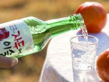 Cargar imagen en el visor de la galería, Bebida Coreana Licor Jinro Soju Chamiseul Sabor de Ciruela 20 Botella 1 caja
