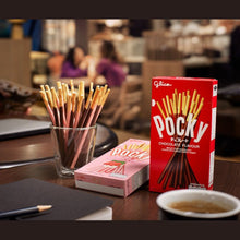 Cargar imagen en el visor de la galería, Comida Japonesa Galleta Biscuit Sticks Pocky Fresa 40g 5pzs
