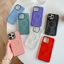 Cargar imagen en el visor de la galería, Funda Traslucida con MagSafe para Iphone
